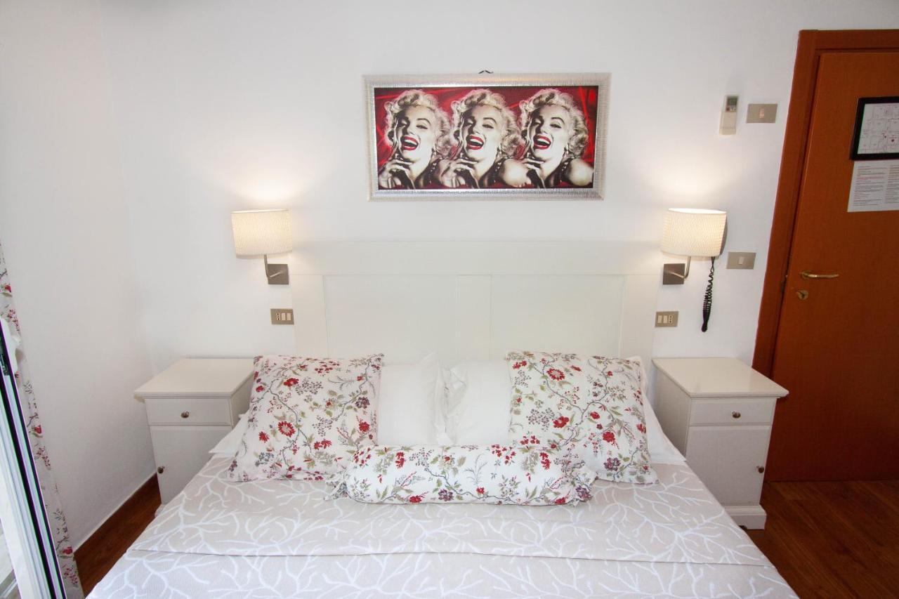 Hotel La Gioiosa Rimini Esterno foto