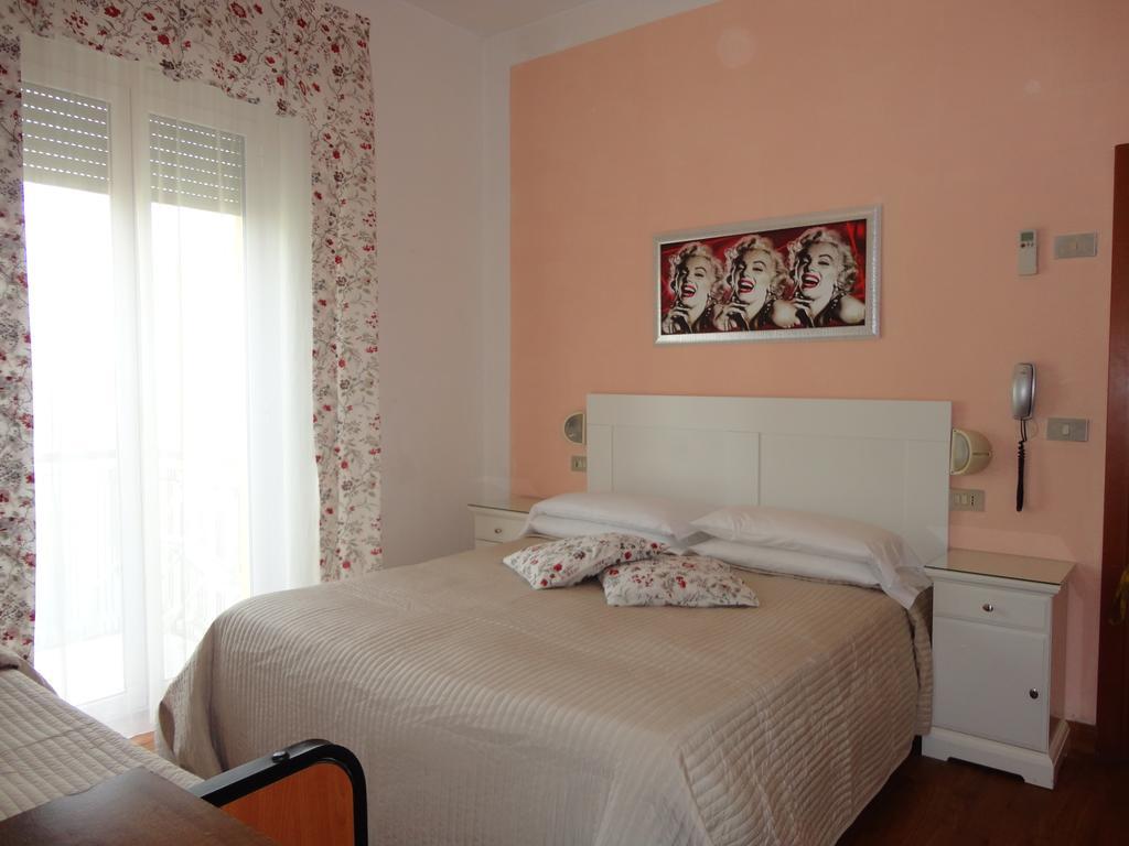 Hotel La Gioiosa Rimini Esterno foto